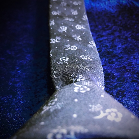 Tie Bar brand neck tie - Picture 9 of 13